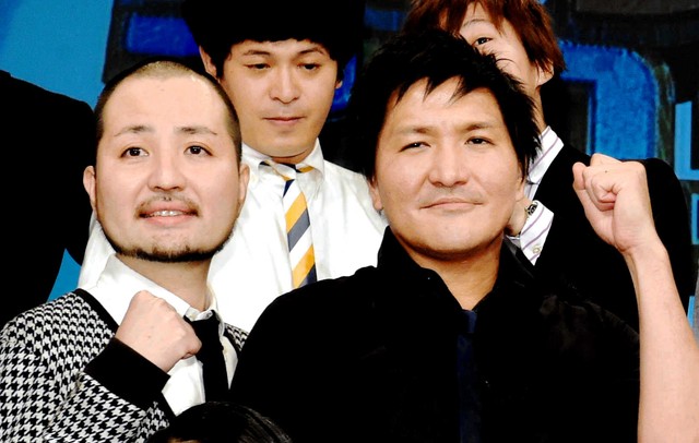スリムクラブ（左から）内間政成、真栄田賢＝2015年