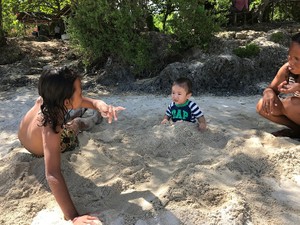 授乳中でもレジャー満喫　フィリピンで島巡りボートの船長が教えてくれたこと