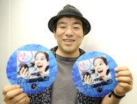 ＮＨＫ連続テレビ小説「あまちゃん」の音楽を担当した大友良英。友川カズキのライブでギターを演奏する