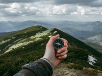 枝分かれする女性のキャリアプラン。不安を抱えながらも前へ前へ