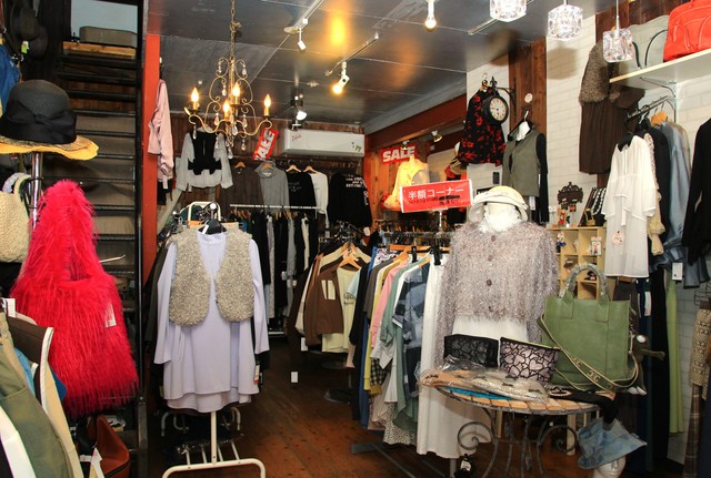 お客さんの手持ちの服に合わせてコーディネートを相談できるのもうれしい！