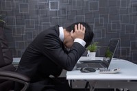 社会人が劣等感を感じる瞬間ランキング1位は「経済力の差を感じる」 ※画像はイメージです（tatsushi/stock.adobe.com）
