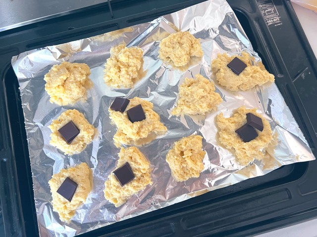 「山わさびか？？？」と自分にツッコミをいれながらクッキーを成形（かやさんXより）