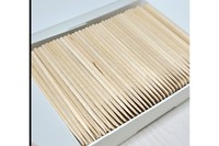 北海道産の白樺原木から製造。この形の爪楊枝を製造しているのは全国で2社。（画像：菊水産業提供）