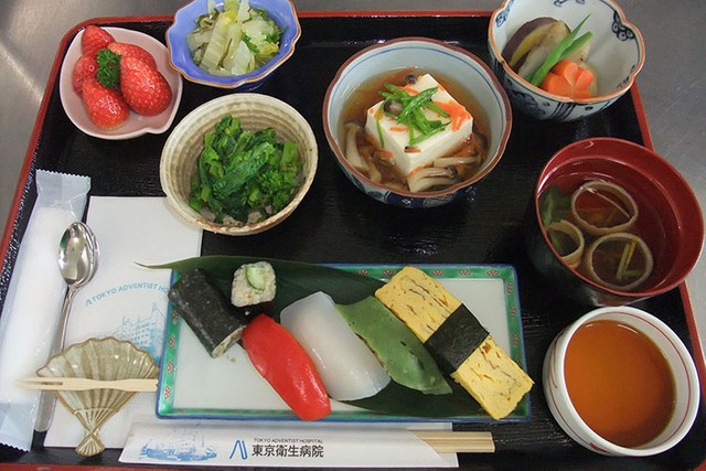 写真 ゆるヴィーガン栄養士 仲本桂子さんが務める病院の菜食メニュー 朝日新聞globe