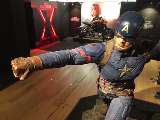 等身大のスタチュー（立像）もいろいろあるよ（©️ 2020 MARVEL）