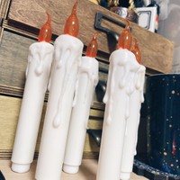 シャンデリアに使うろうそくは既製品。いろんな小物を駆使するそう。