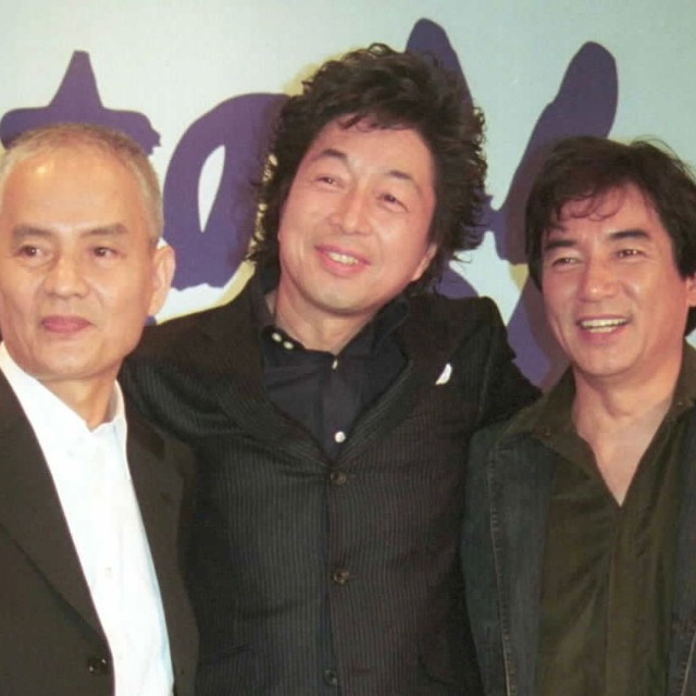 映画「五十年目の俺たちの旅」に出演の田中健さん（右）と中村雅俊さん（中）、秋野太作さん（2024年）