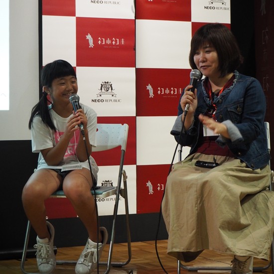 昨夏、ねこ市ねこ座のイベントで（菅聖子さん提供）