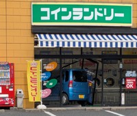 軽自動車がコインランドリーに突っ込む　けが人なし　岡山・玉野市