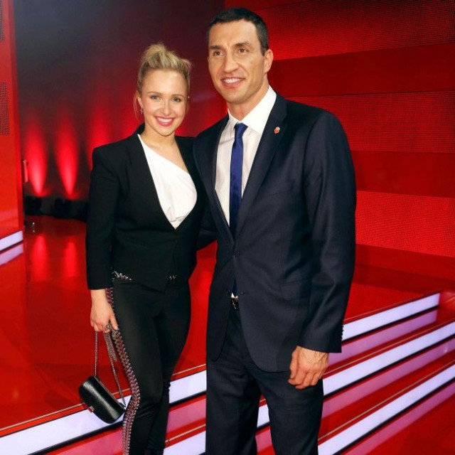 ヘイデン・パネッティーアさん（左）とウラジミール・クリチコ氏