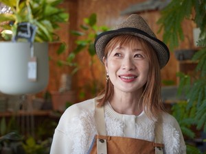 富士山麓に移住したフリーアナ富永美樹さん　大自然と人生を重ね、マザーツリーに共鳴