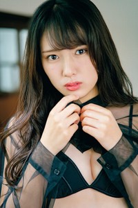 「FLASH」（25年12月9日発売号）に登場した日比谷萌甘ⓒ光文社／週刊FLASH（写真・U-YA）