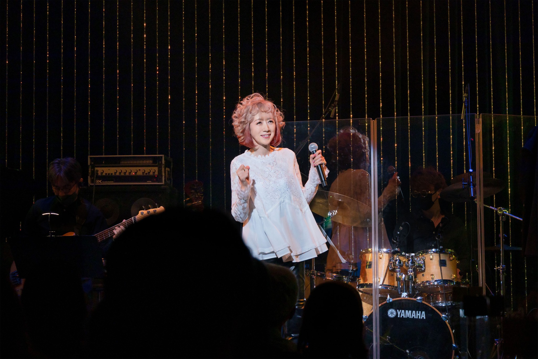 涼風真世40周年記念ライブで、ドラマティックな歌声を披露「今までに