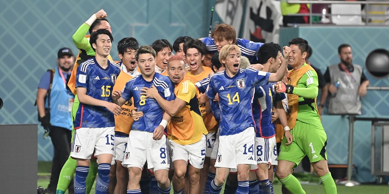 サッカー 日本代表がドイツに歴史的な逆転勝利 途中出場組が躍動、総力戦制す 4years. 学生スポーツ