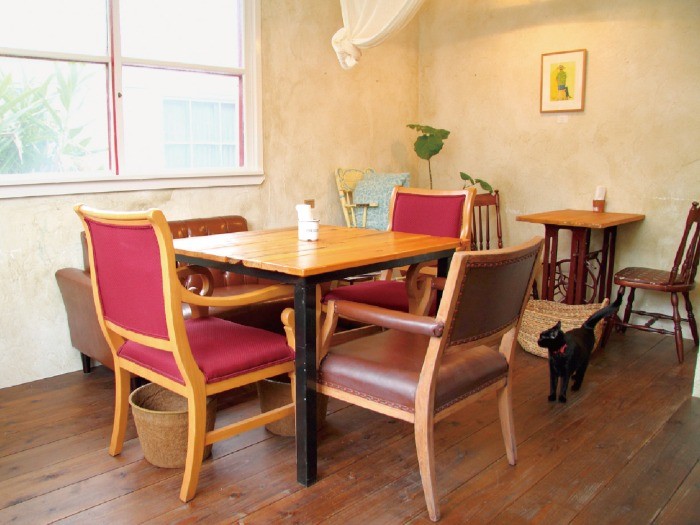 こっちこっち～と誘われてお店の奥のカフェスペースへ