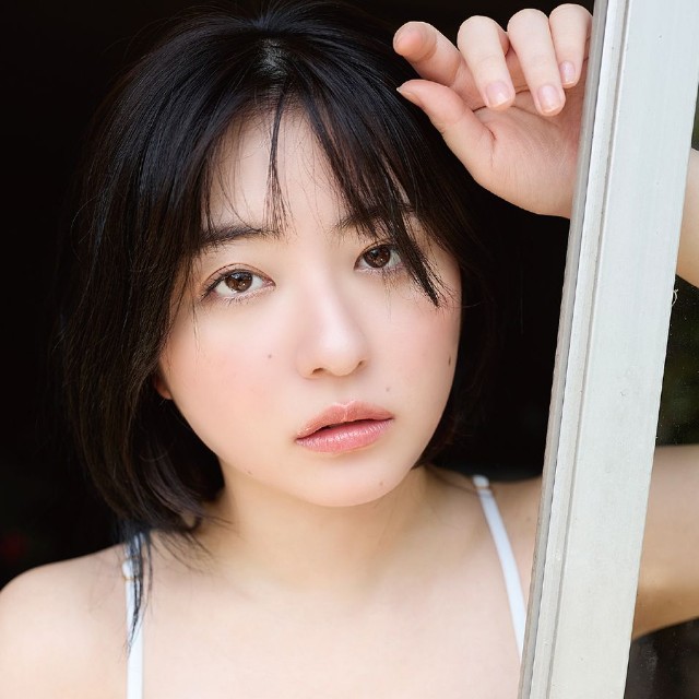 「ENTAME 36℃ vol.05」（徳間書店）に登場した麻倉瑞季のセブンネット限定ポストカード