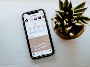 SNSに私のことを載せない夫が書いた、プレゼントの写真とひと言
