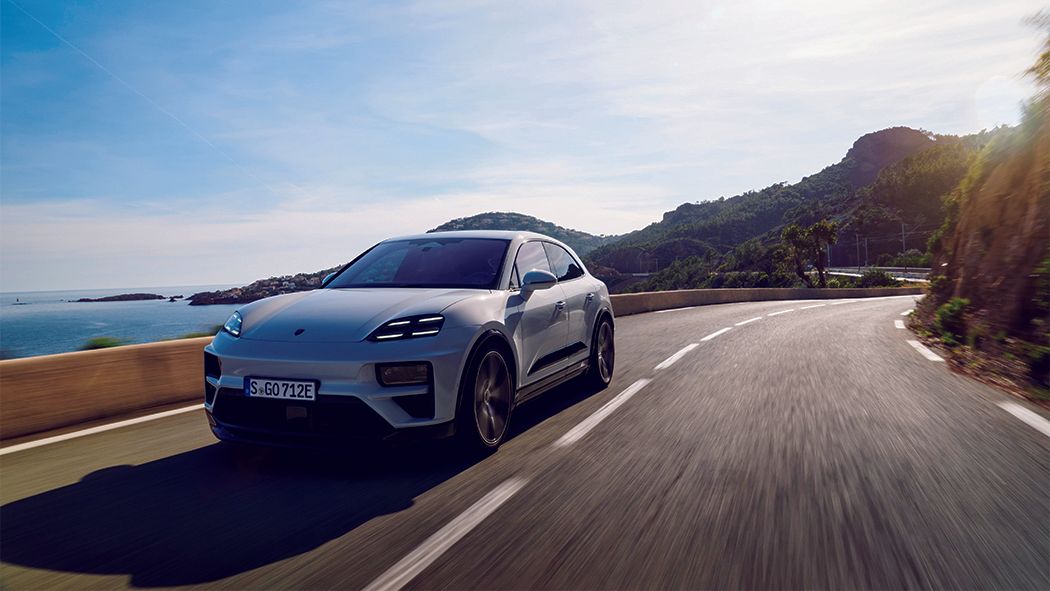 PORSCHE Macan（ポルシェ マカン）<br>【「旅」を美しく彩るクルマは、<br>「人生」を変えてしまう魔法を持つ。】