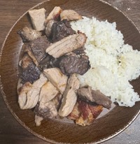 「マグロ300g白米150g」を一口サイズに切って焼いたバージョンも／マサキさん（@japanmasaki10）提供