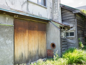 古家付きの土地を売却する際の注意点　個人の税金や法人の消費税も解説