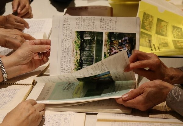 ノートには５０年にわたる歩みや時代の変化が凝縮されている