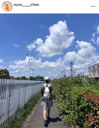山之内すずインスタグラム(@suzu____chan)より