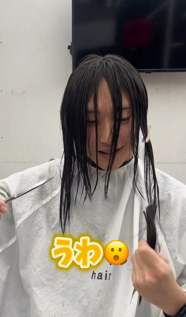 長年伸ばしたロングヘアをカットする男性/ sakiさん（@lipps_saki）提供