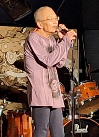 アンダーグラウンドの音楽シーンでボーカリストとして異彩を放った編集者・ライターの山崎春美＝新宿ロフトプラスワン