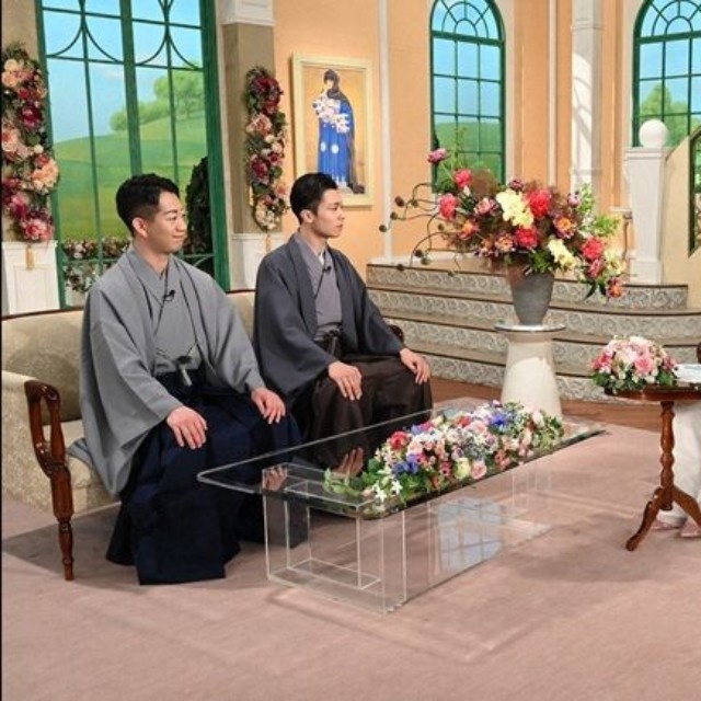 黒柳徹子さん（右）とトークを展開する中村壱太郎さんと市川團子さん
