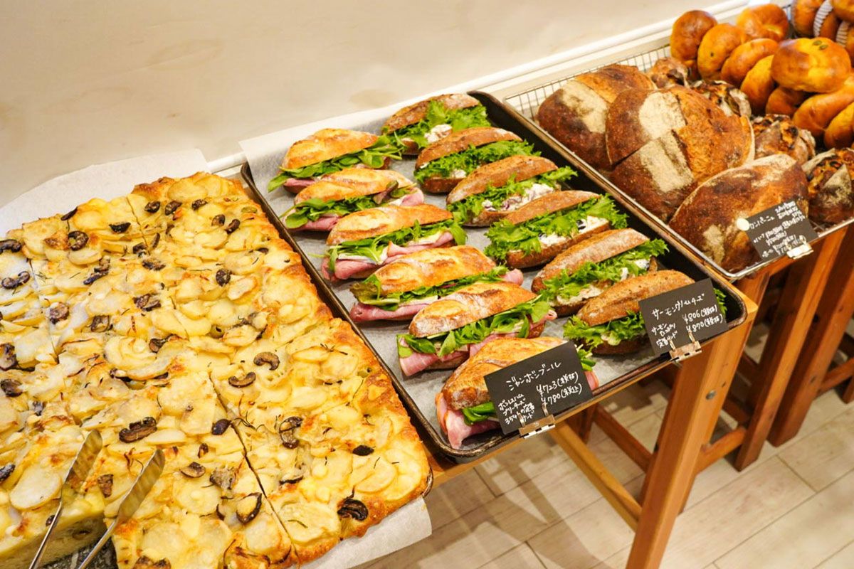 鹿児島産食材との相乗効果を生む、パワフルなハード系パン／Le18e