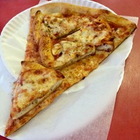 日本で言うならばお好み焼きonお好み焼き？寿司on寿司？（山口慶明さん提供）