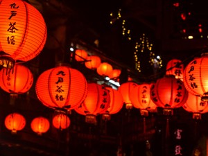 決意のきっかけは、空へ上るランタンに書かれた「留学」の文字