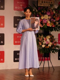 写真集「Ami」発売イベントを行った當真あみ