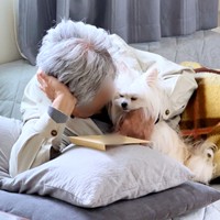 帰宅するぎりぎりまで一緒にいたかわいーぬちゃんとおじいちゃん（画像提供：かわいーぬさん）