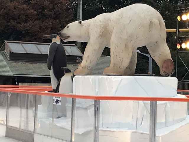 実はこのシロクマ動きます…（提供写真）