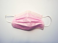 マスクも、ネイルチップも。すべては爪を噛む癖から脱するため