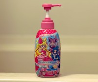 シャンプーが切れて、5歳娘のプリキュアのシャンプーを借りた父親（徳澤泰明さん提供）