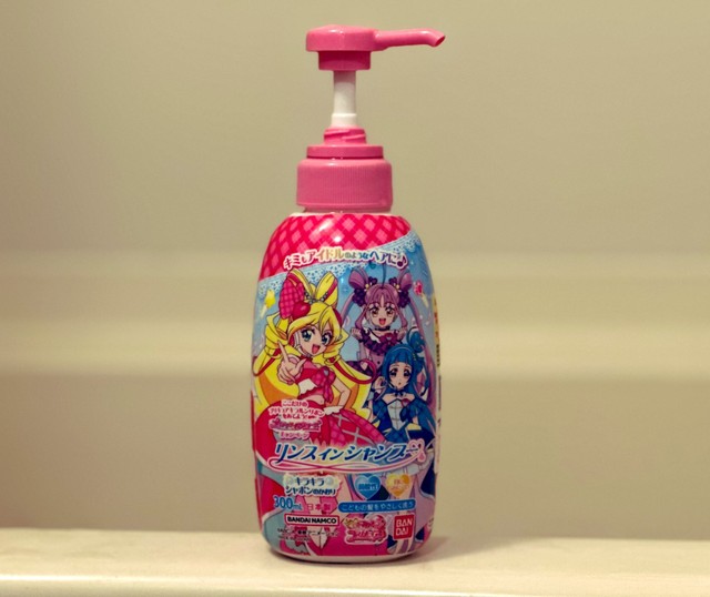シャンプーが切れて、5歳娘のプリキュアのシャンプーを借りた父親（徳澤泰明さん提供）