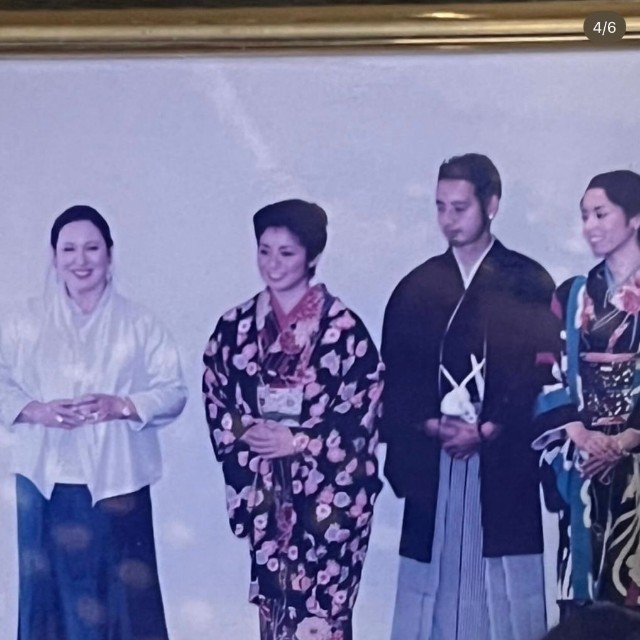 キャシー中島さんと3人の子どもたち（キャシー中島さんのインスタグラムから）