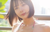 岡田紗佳 写真集「嶺上開花」（宝島社）より＝撮影・細居幸次郎