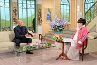 「徹子の部屋」　（右から） 黒柳徹子、高橋克実＝テレビ朝日提供