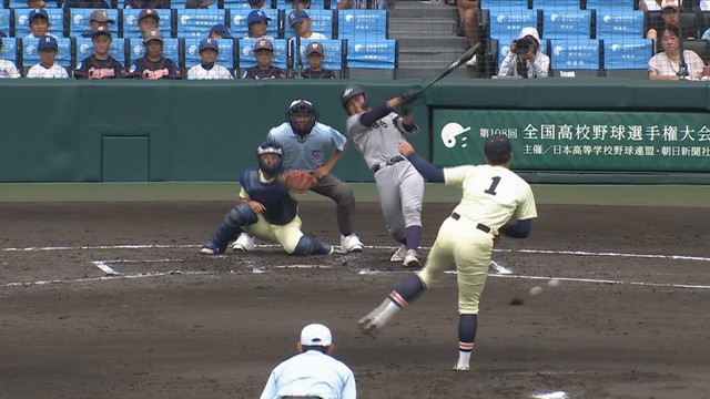 ショートゴロの間に花巻東が1点先制