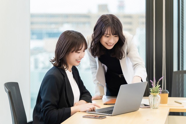 女性管理職および女性役員の平均割合が、いずれも過去最高を更新　※画像はイメージです（Trickster*/stock.adobe.com）