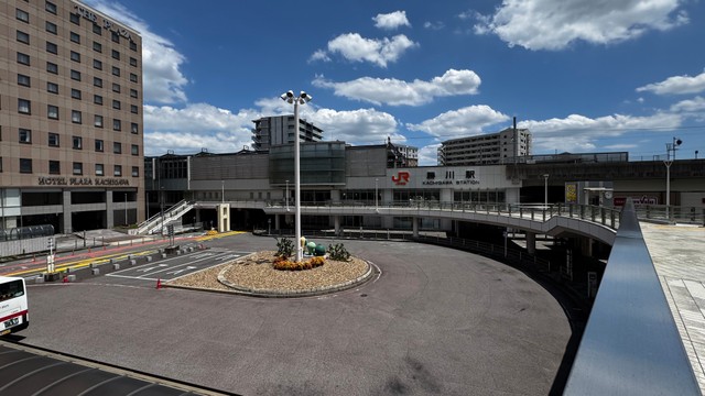 こんなに立派な駅舎なのに"無人駅"！？（海垣さん提供）