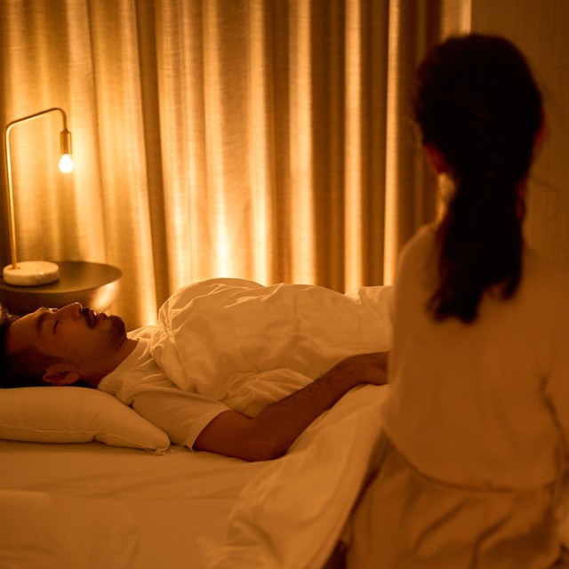 夜の生活が苦痛な夫婦…解決策とは？　※画像はイメージです（folyphoto/stock.adobe.com）