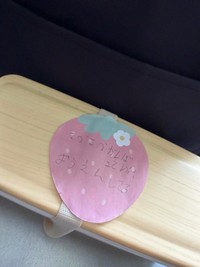 娘が息子（兄）に作ったお弁当。「こうこうがんばって」のメッセージも添えて／YOH（@okanoyoh_）さん提供