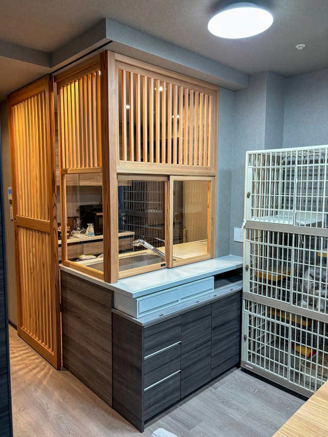 【アフター写真】独立キッチンと脱走防止柵を設置！（「ねこ大家」さん提供）