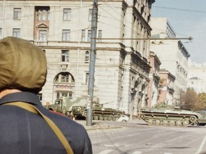 【旅する記者③】チーズ1個買うのに1時間？　銃声が響き、戦車が走るモスクワで見た「激動」のリアル