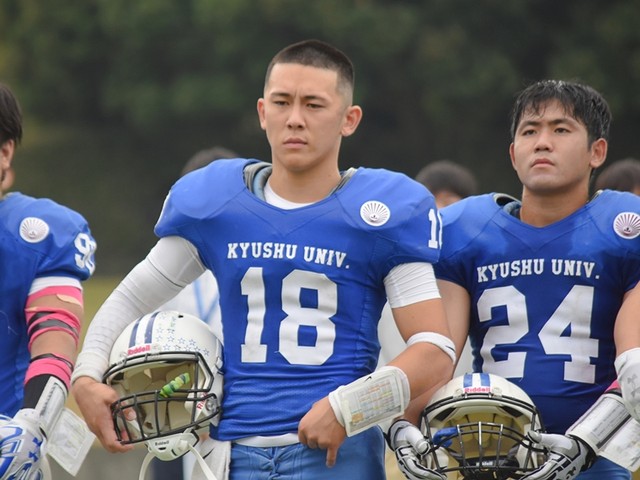 アメフト - 輝けなかった高校野球、みんなゼロからのアメフトに没頭 九州大学QB高木秀都 | 4years. #学生スポーツ